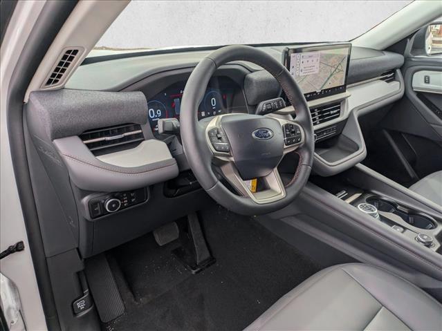 2025 Ford Explorer photo 2