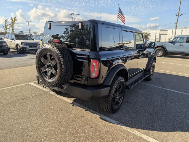 2025 Ford Bronco Outer Banks photo 3