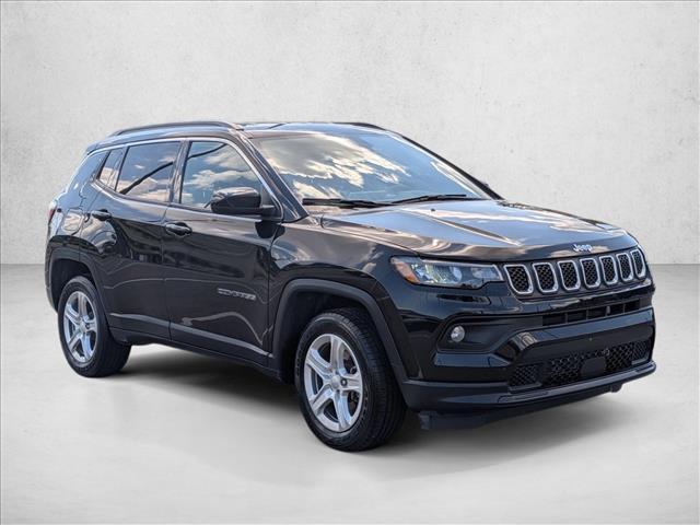 2024 Jeep Compass Latitude photo 3