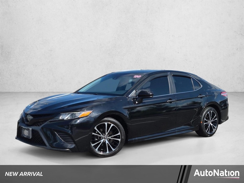 Used 2020 Toyota Camry SE Sedan