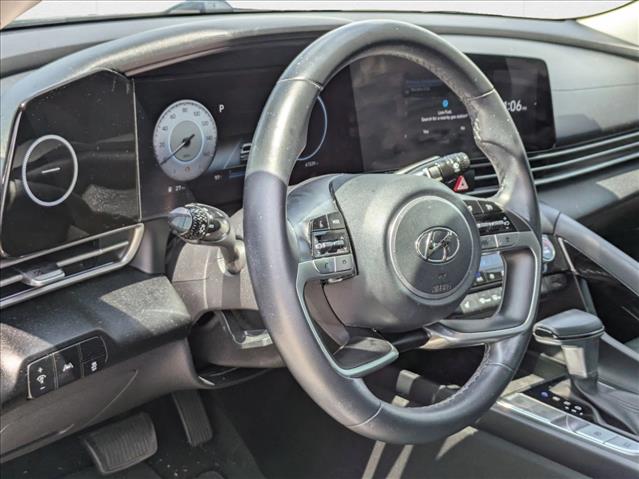 2022 Hyundai Elantra Limited photo 2