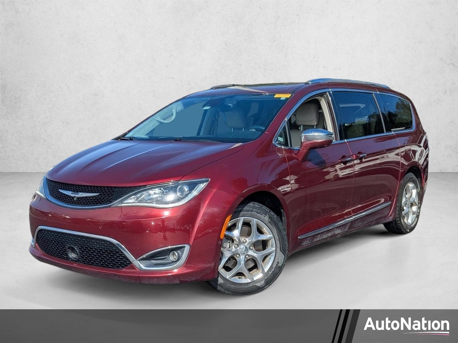 2018 Chrysler Pacifica Limited's photo