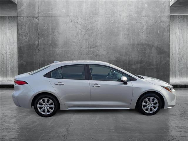 2022 Toyota Corolla LE photo 4