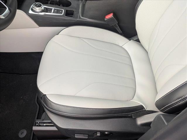 2025 Ford Escape Titanium photo 3