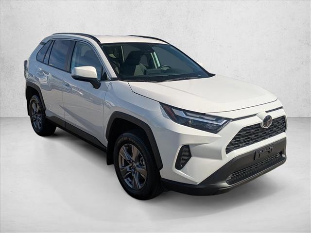 2024 Toyota RAV4 XLE photo 3