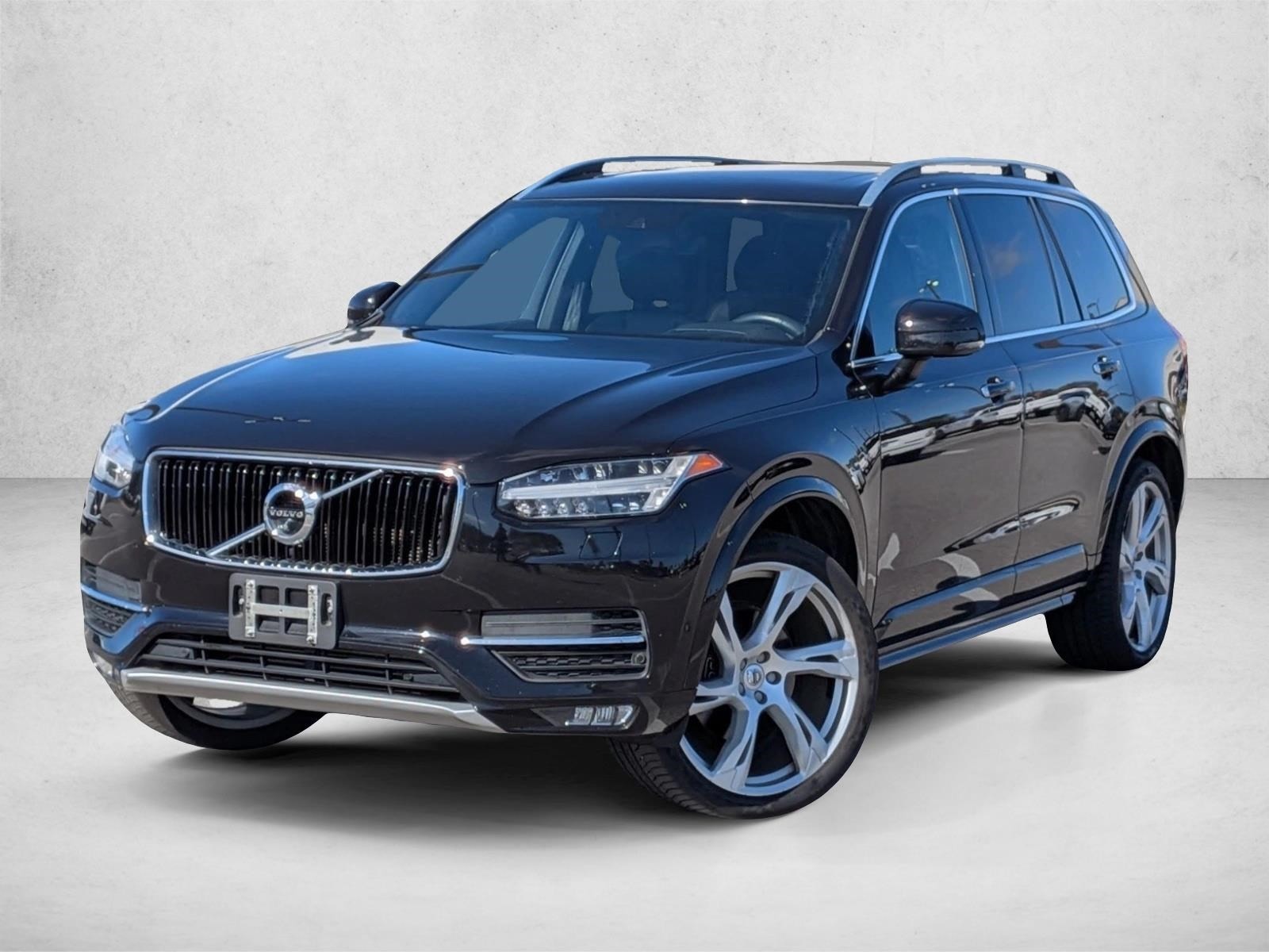 2018 Volvo XC90 Momentum's photo