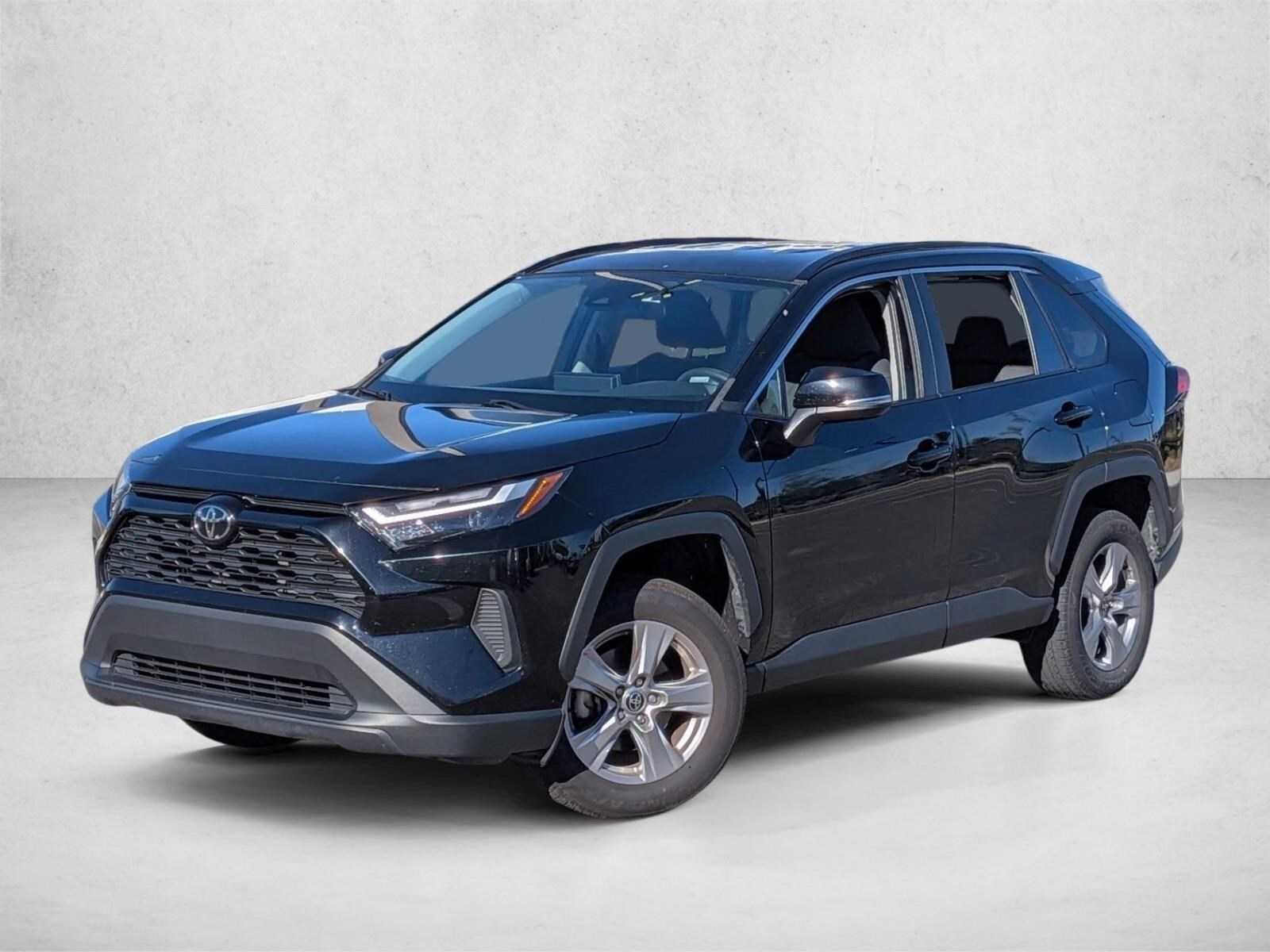 2023 Toyota RAV4 XLE's photo