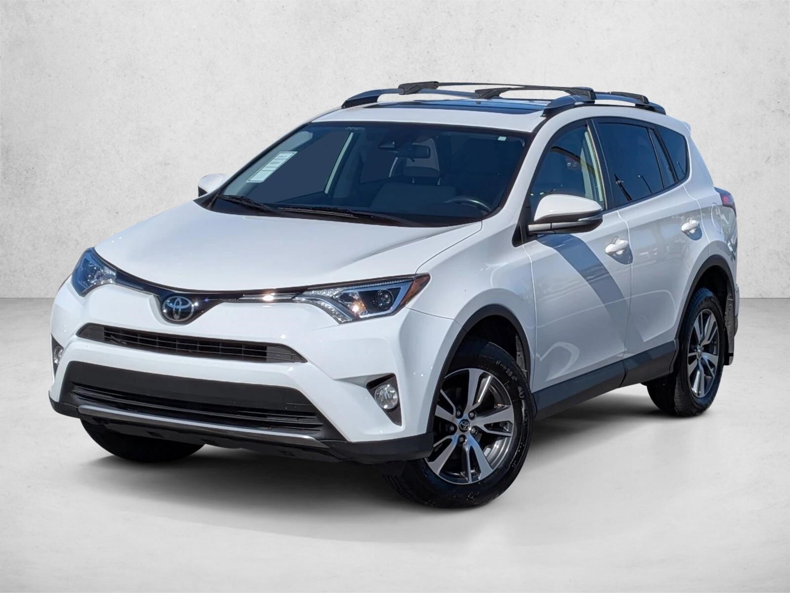 2017 Toyota RAV4 XLE's photo