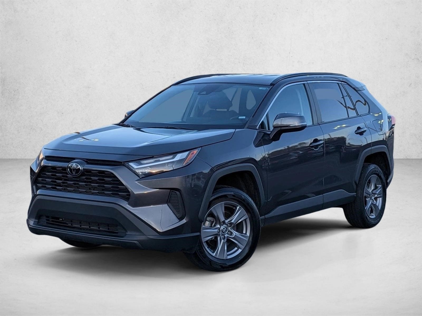 2024 Toyota RAV4 XLE's photo