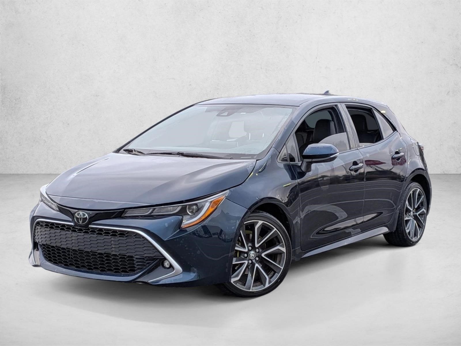 2021 Toyota Corolla Hatchback XSE's photo