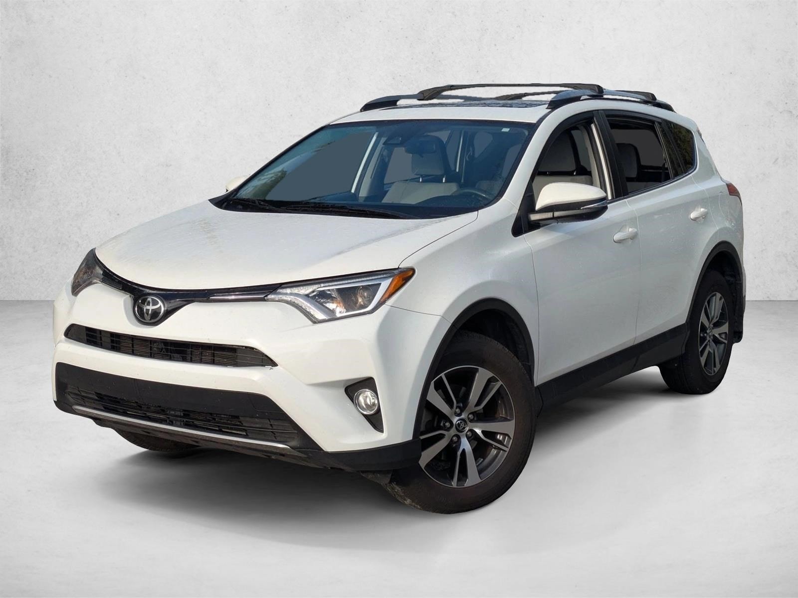 2017 Toyota RAV4 XLE's photo