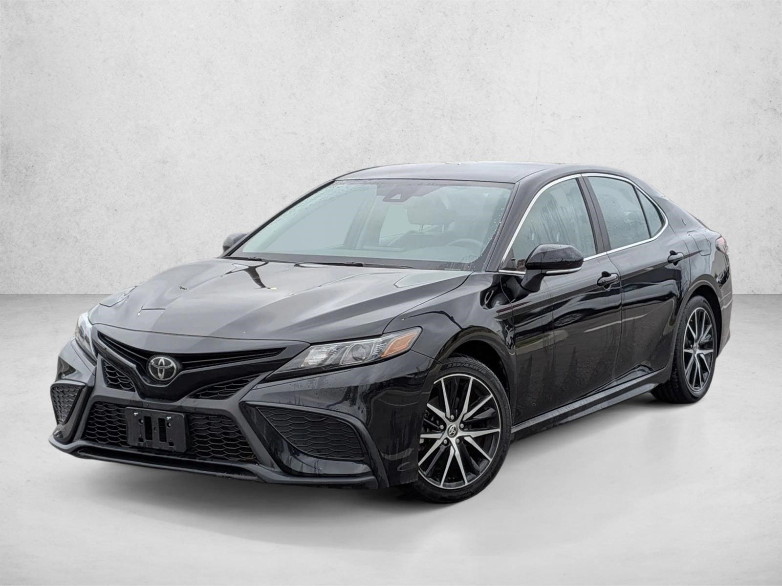 2024 Toyota Camry SE's photo