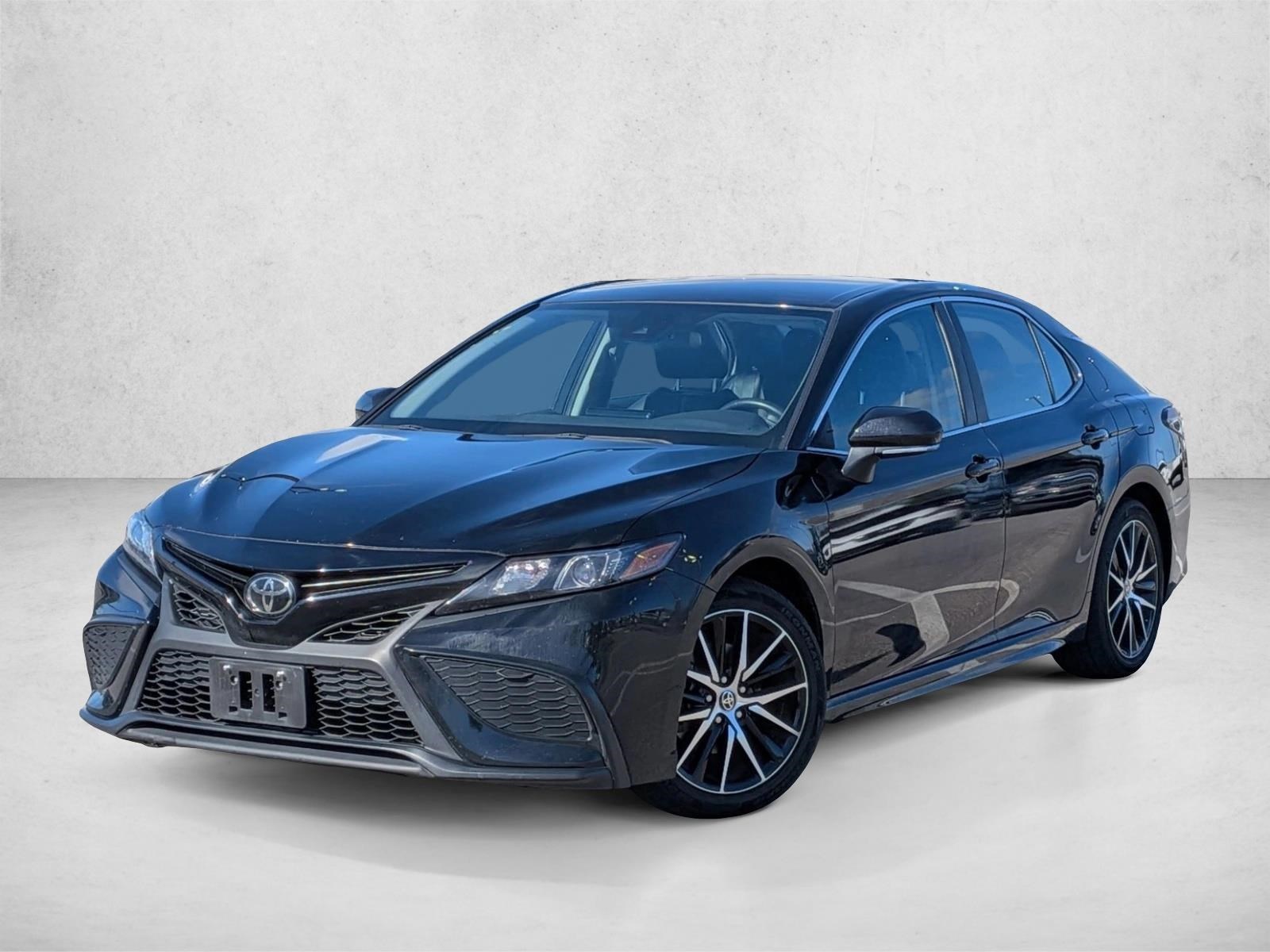 2024 Toyota Camry SE's photo