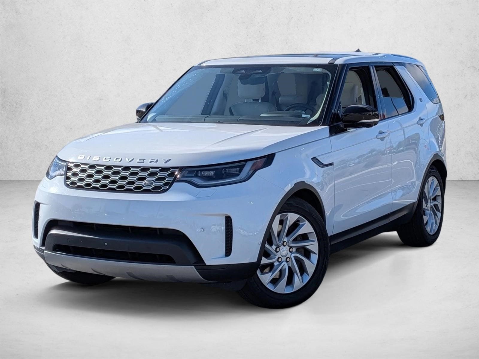 2024 Land Rover Discovery S's photo