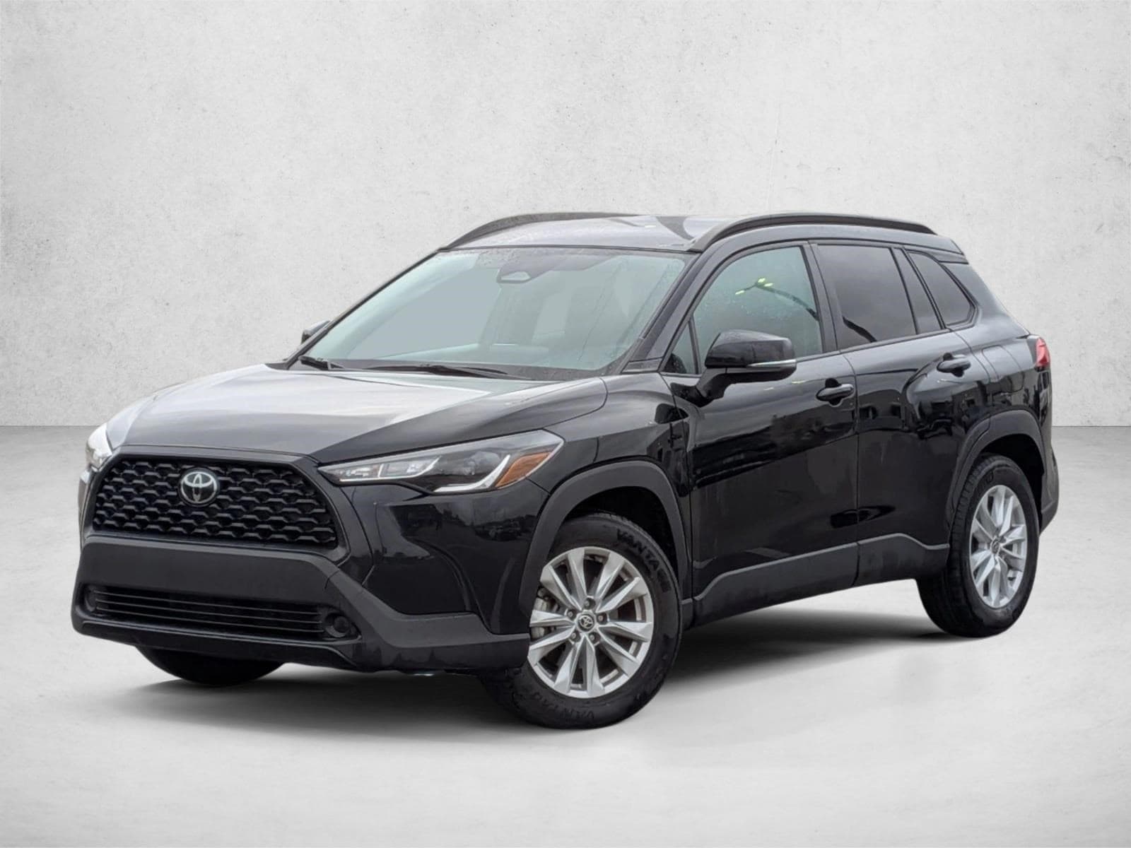 2023 Toyota Corolla Cross LE's photo