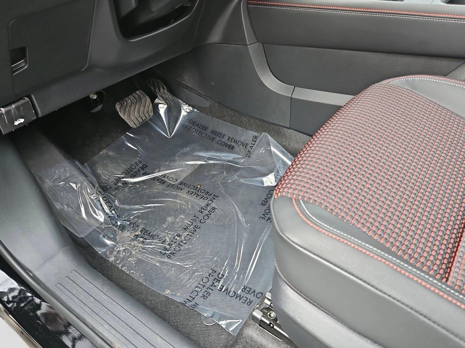 2025 Nissan Kicks SR photo 4