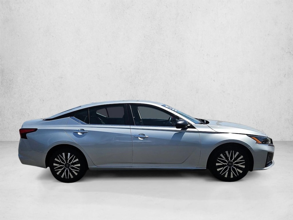 Used 2024 Nissan Altima 2.5 SV Sedan