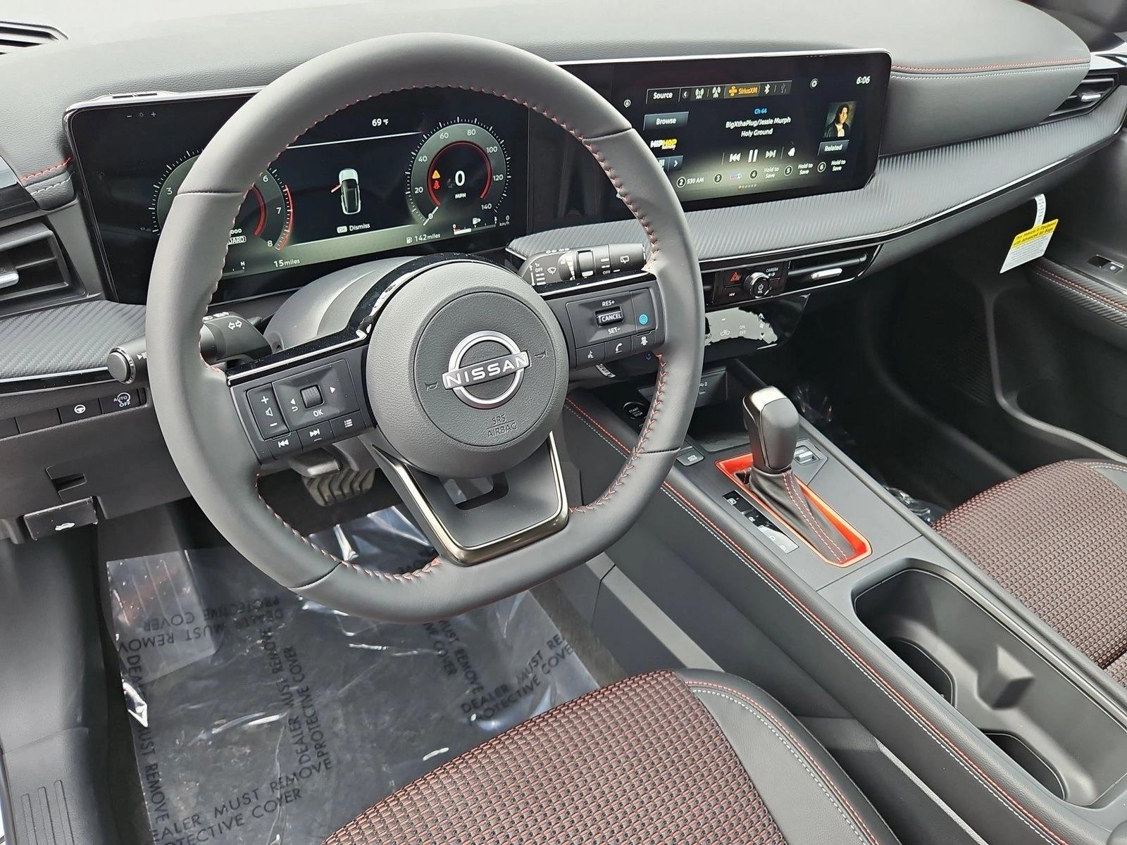 2025 Nissan Kicks SR photo 3