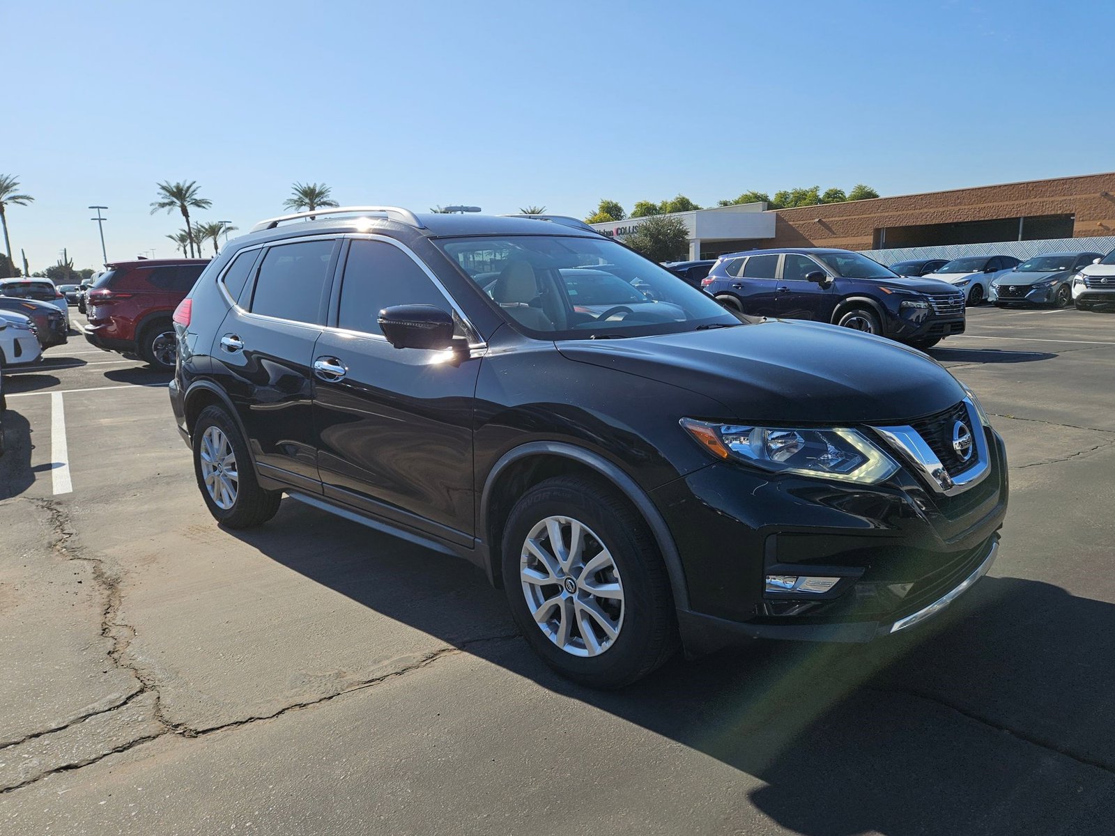 2017 Nissan Rogue SV photo 3