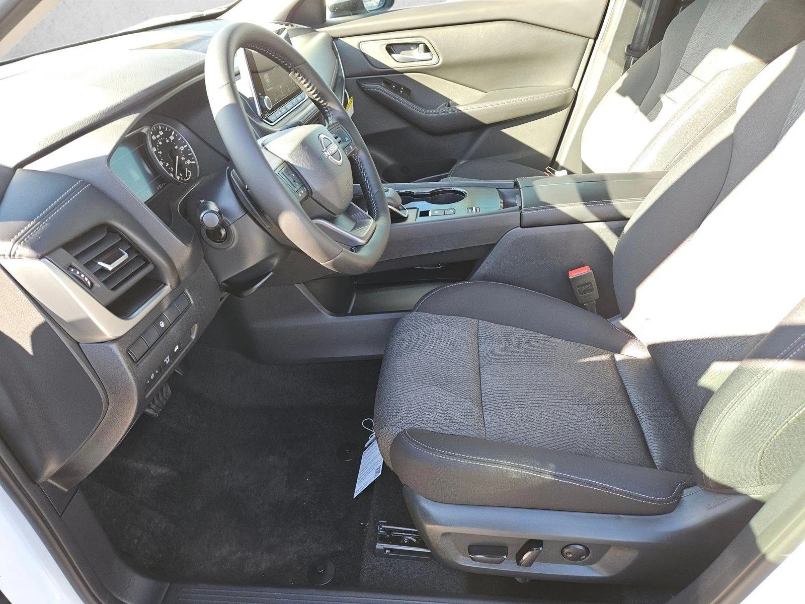 2026 Nissan Rogue SV photo 4