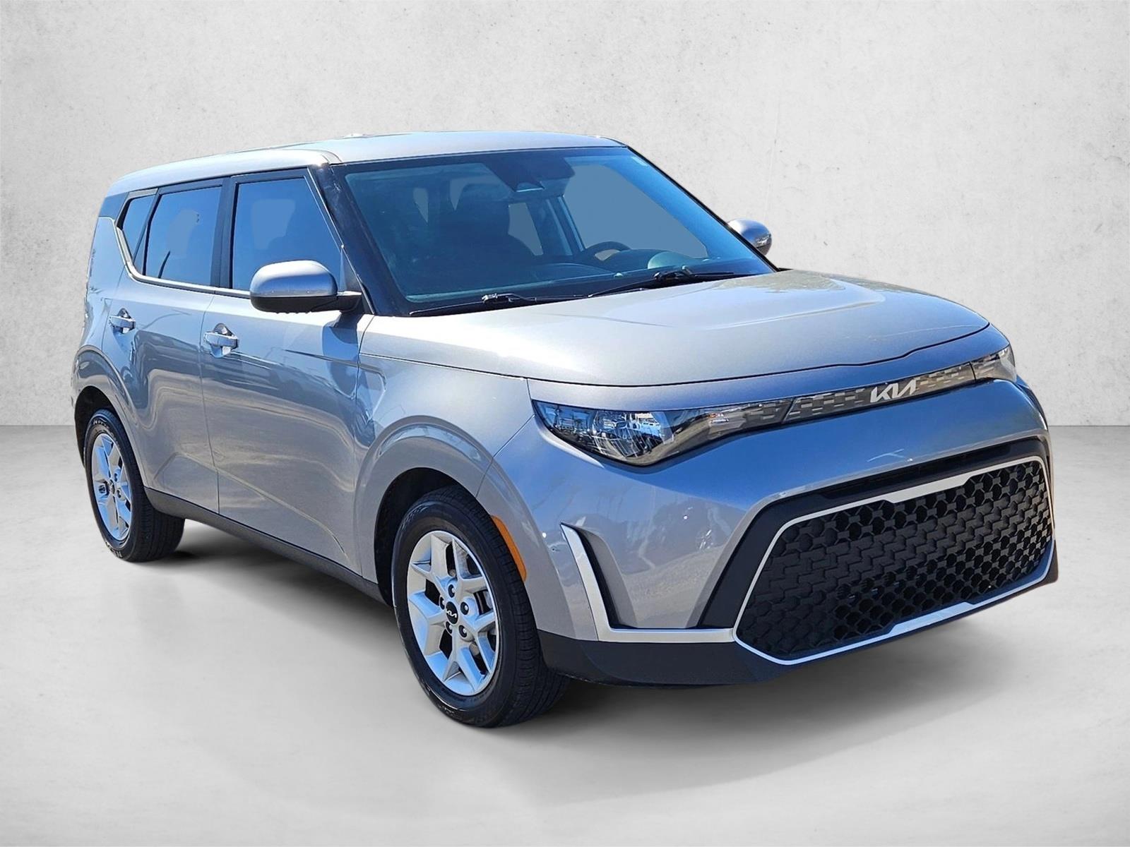 2023 Kia Soul LX S photo 3