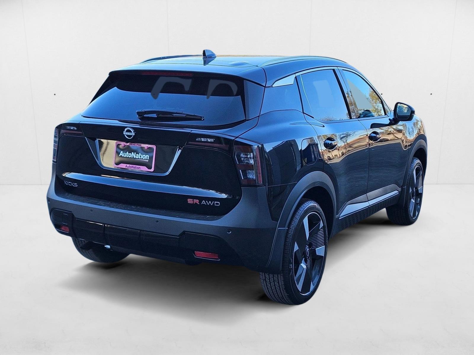 2025 Nissan Kicks SR photo 2