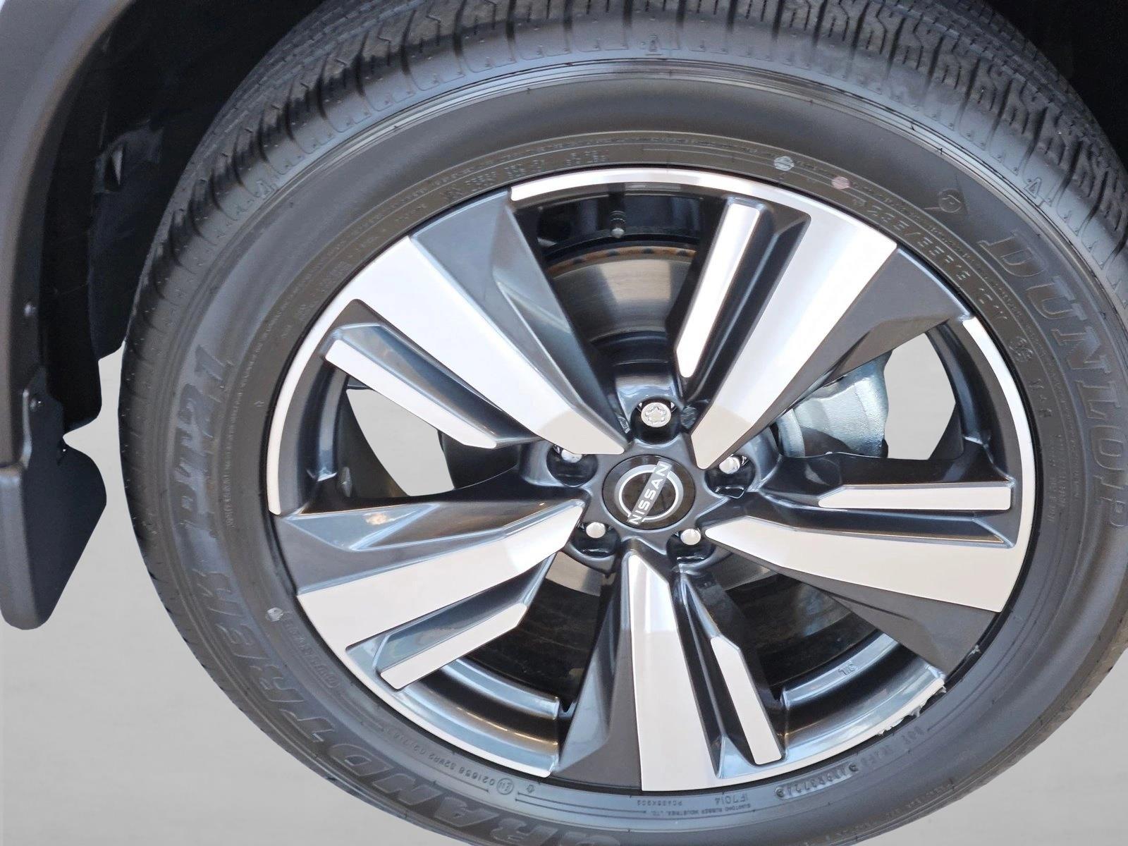 2025 Nissan Rogue SL photo 2