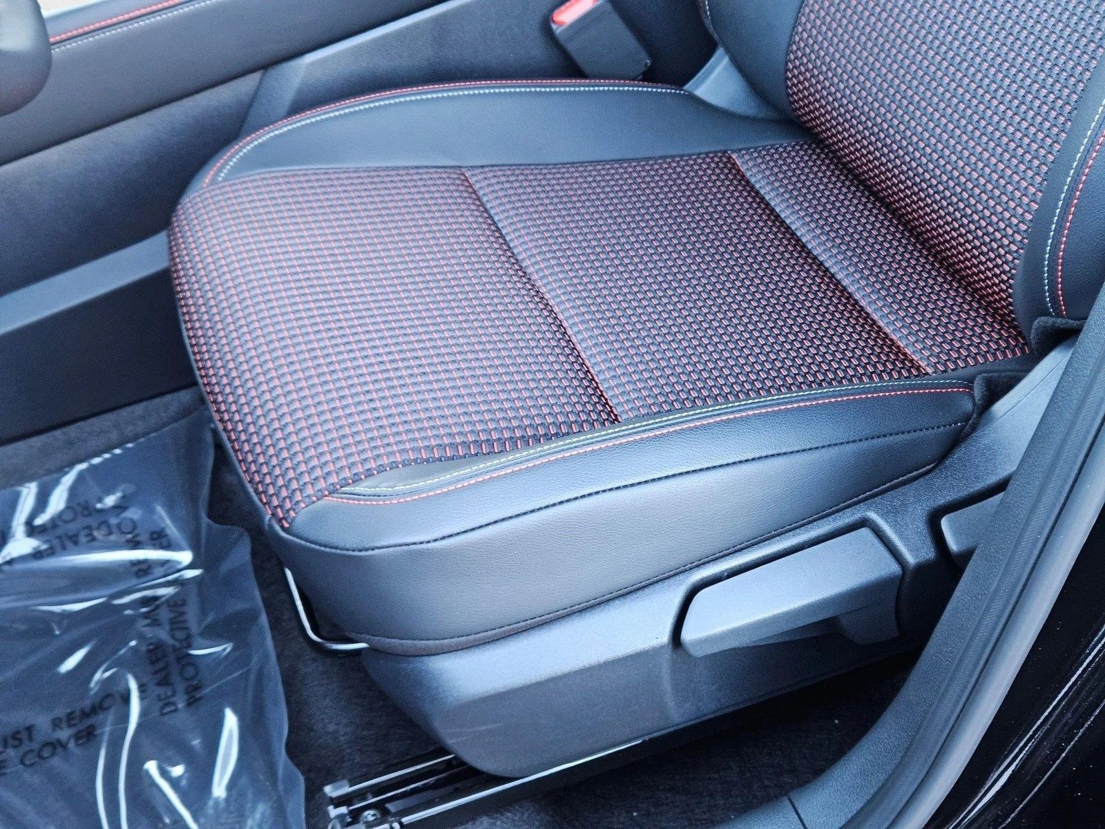 2025 Nissan Kicks SR photo 4