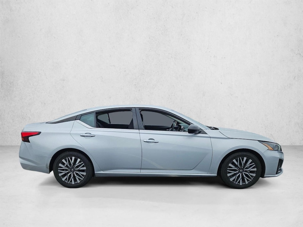 Used 2024 Nissan Altima 2.5 SV Sedan