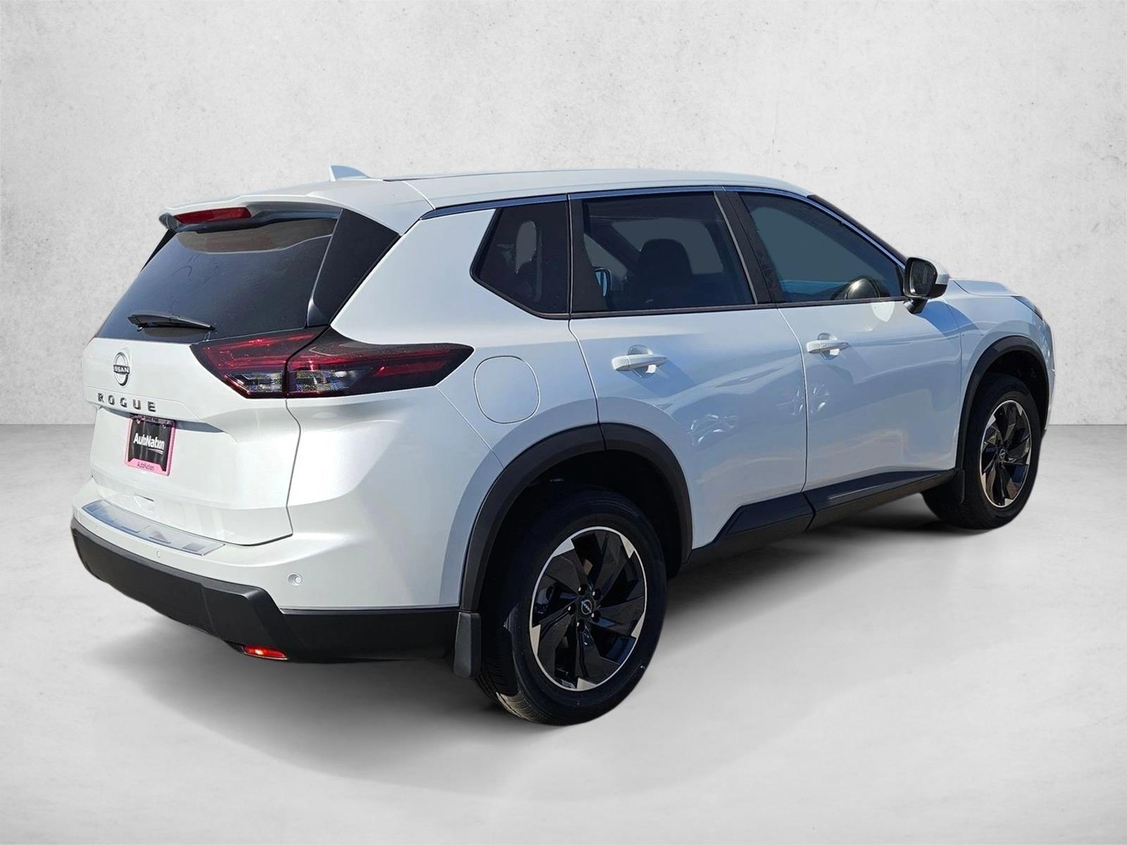 2026 Nissan Rogue SV photo 2