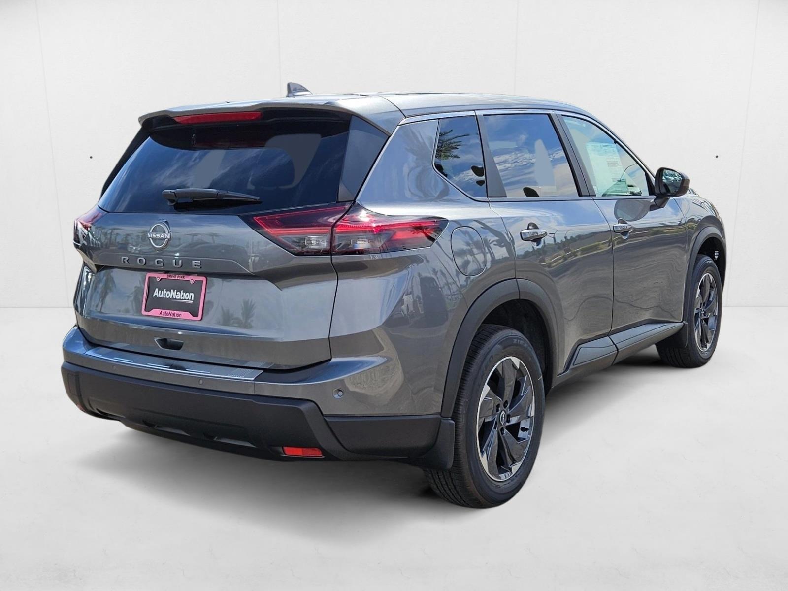 2026 Nissan Rogue SV photo 2