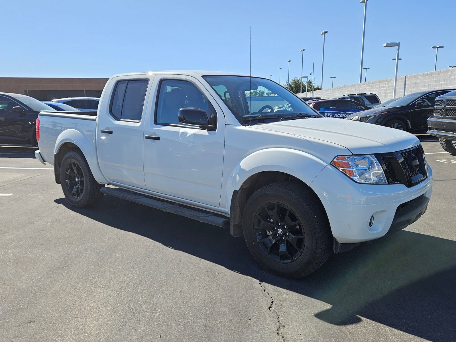 2020 Nissan Frontier SV photo 3