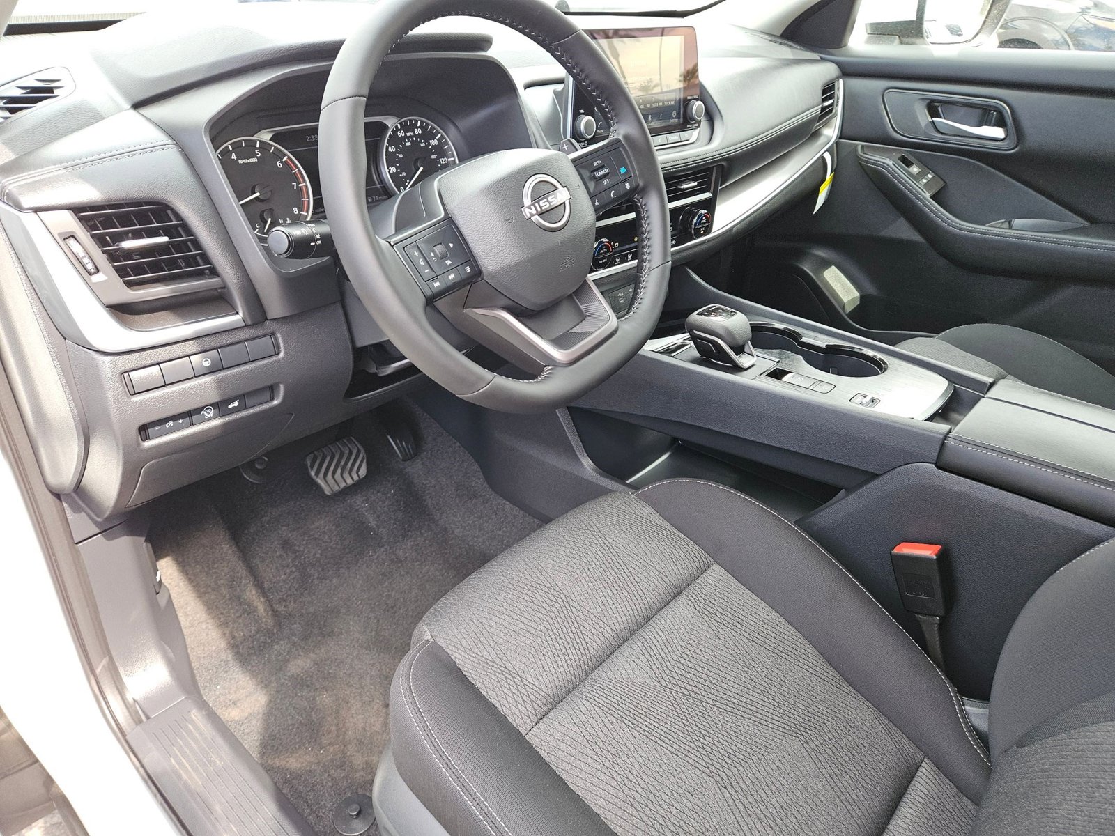 2026 Nissan Rogue SV photo 3