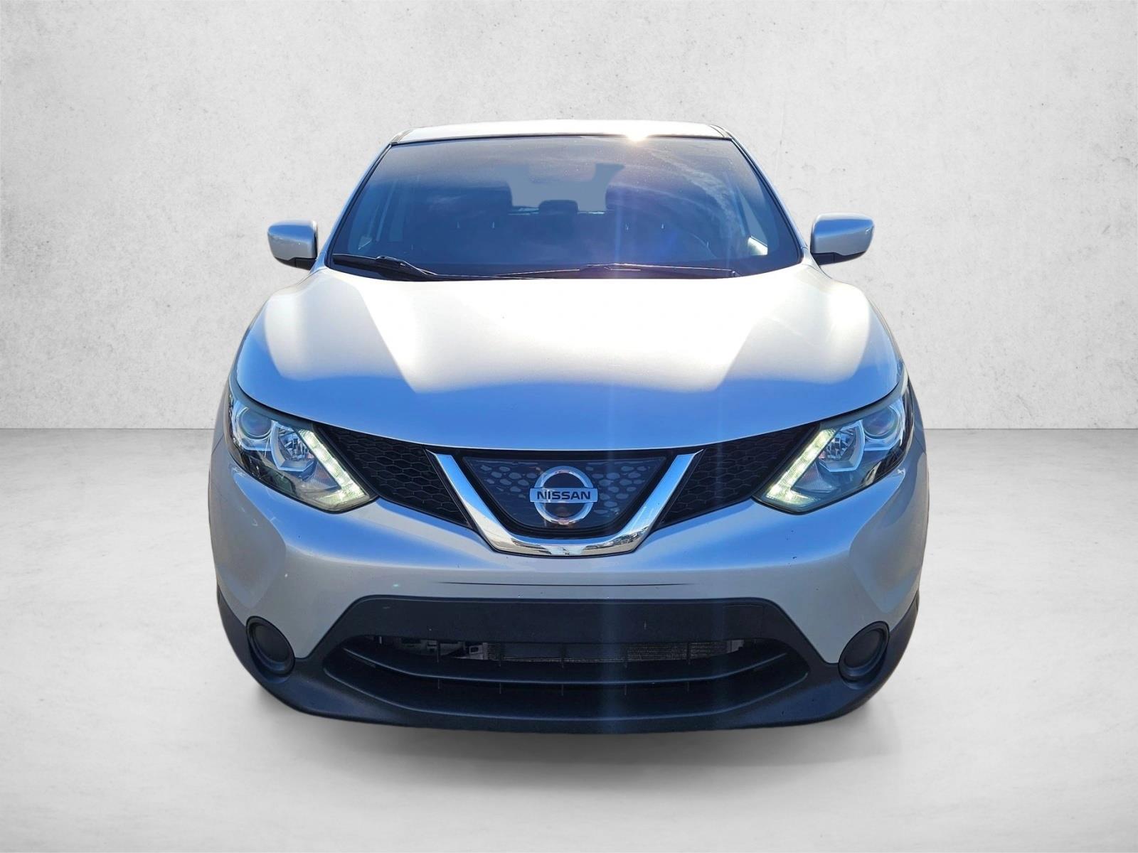 2018 Nissan Rogue Sport S photo 2