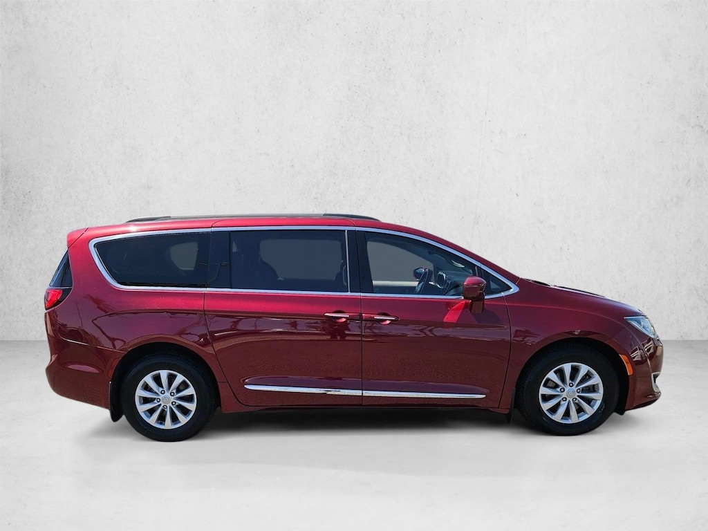 Used 2017 Chrysler Pacifica Touring-L Van