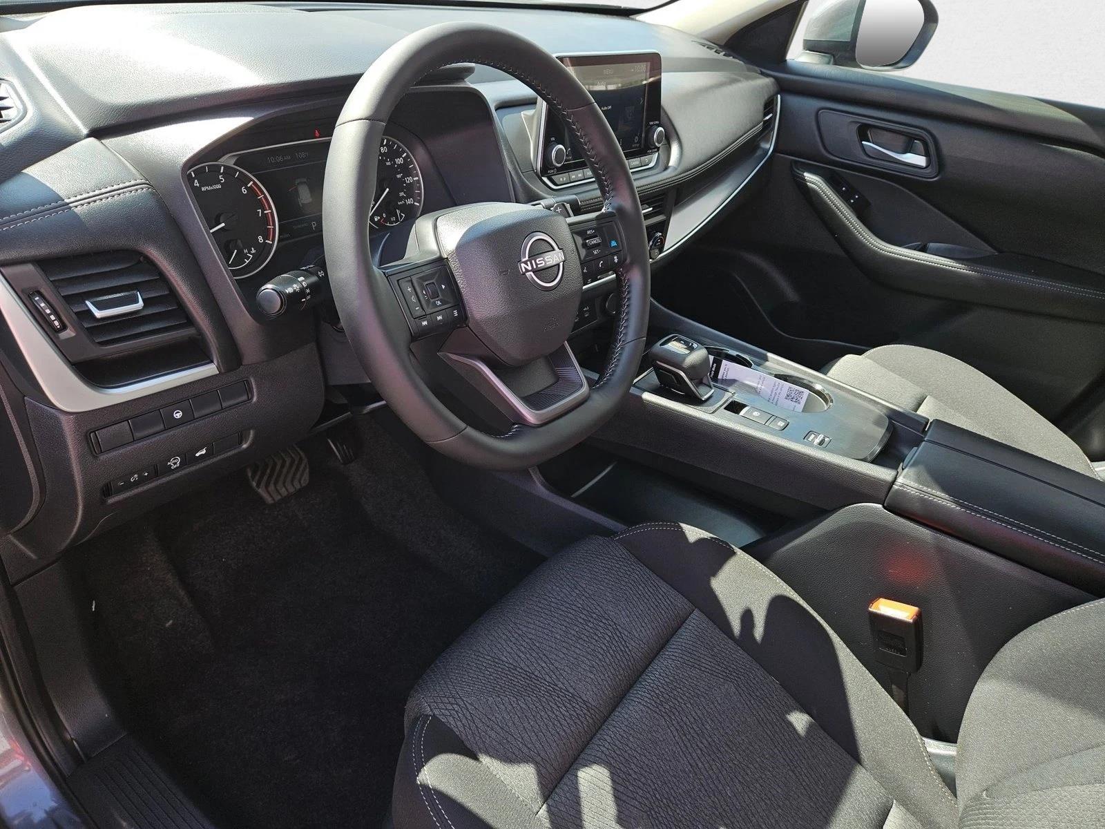 2026 Nissan Rogue SV photo 3