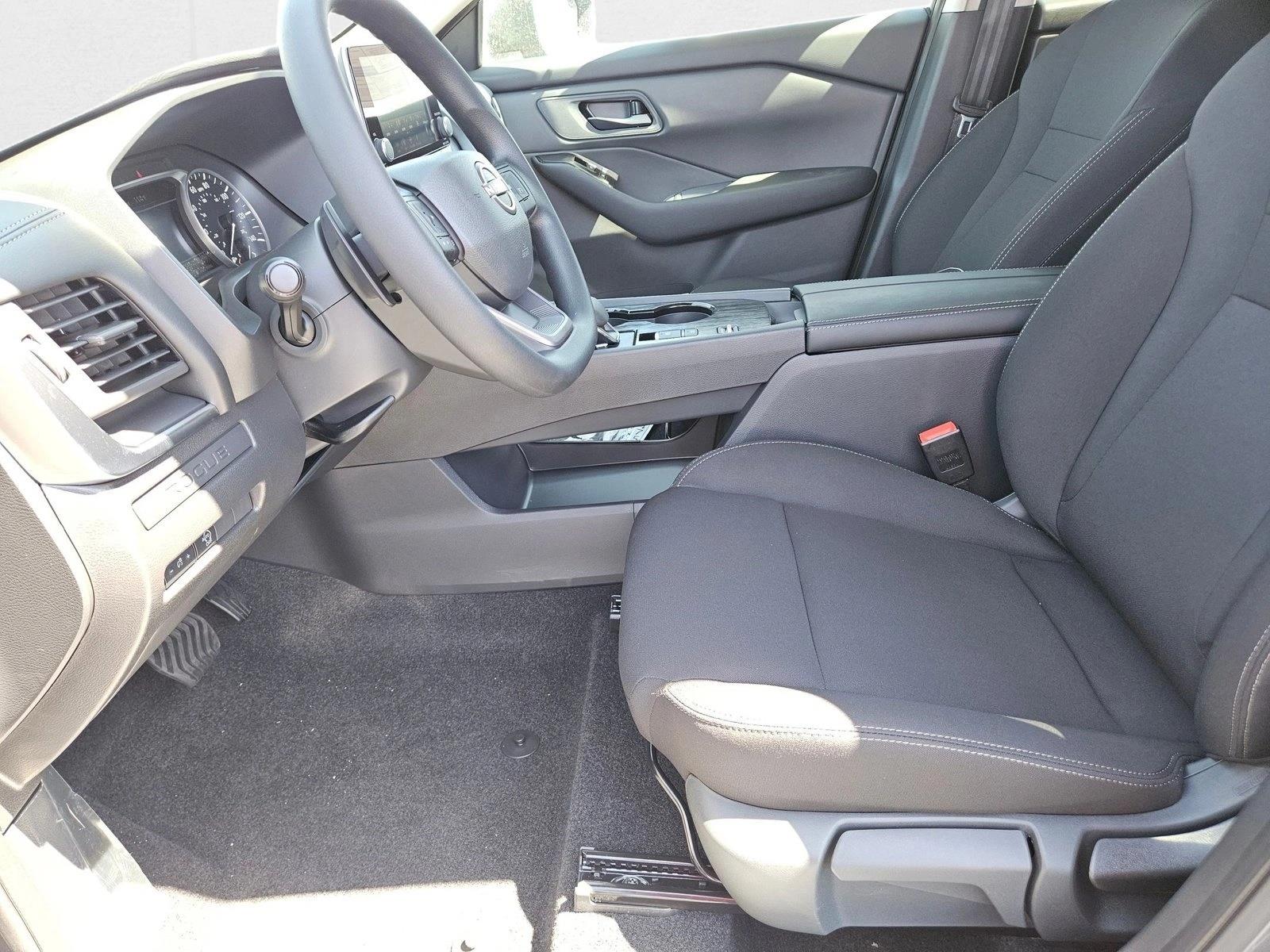 2026 Nissan Rogue S photo 4