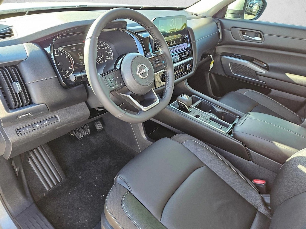 New 2025 Nissan Pathfinder SL SUV