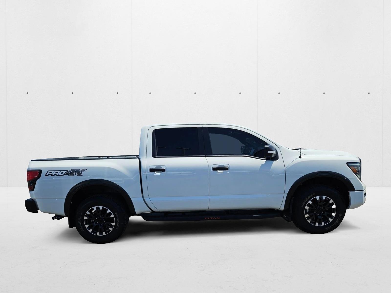 2021 Nissan Titan PRO-4X Crew Cab photo 4