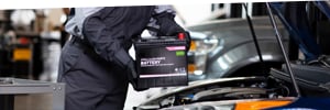 Service tech installing vehicle battery