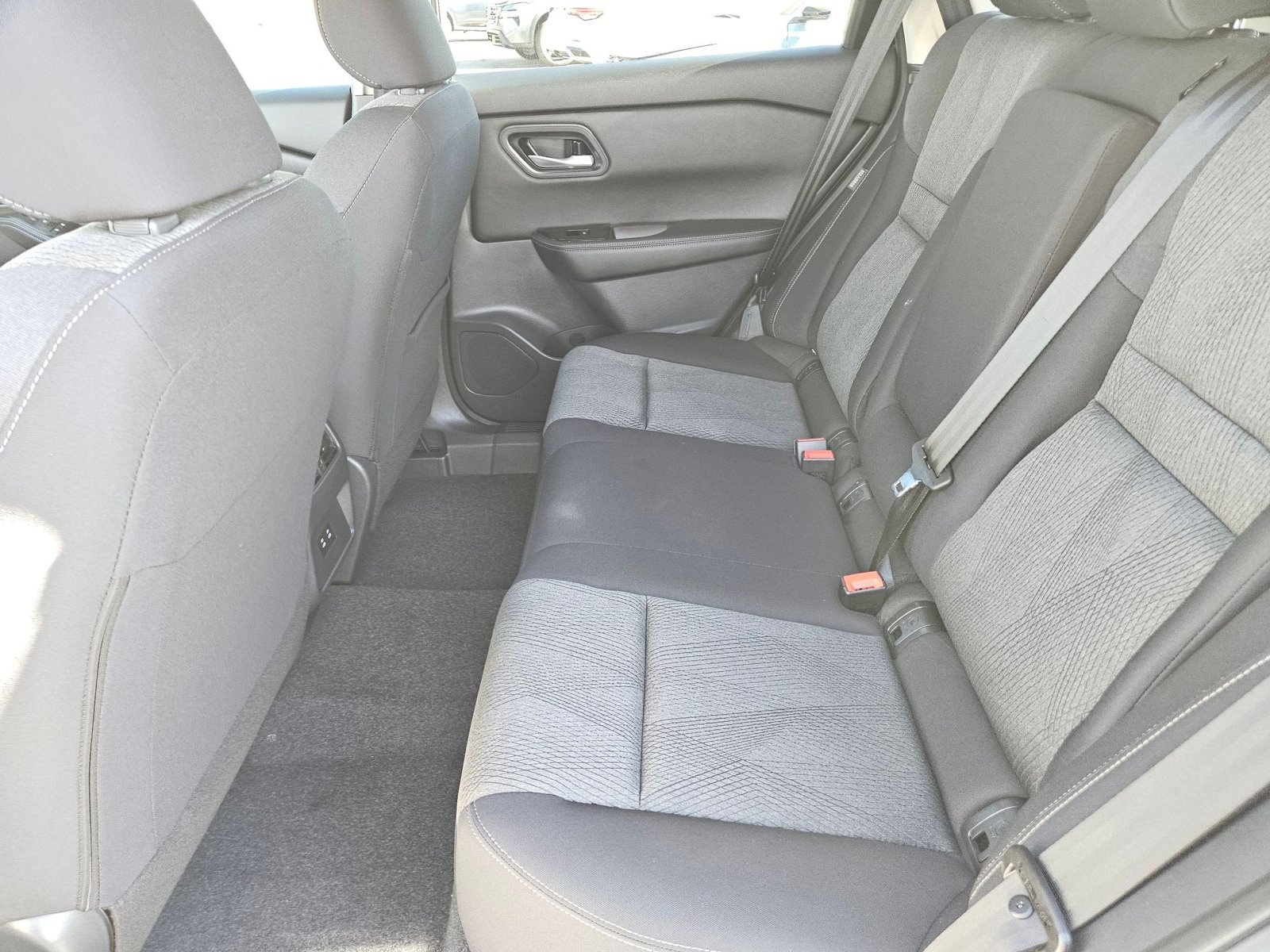 2026 Nissan Rogue SV photo 4