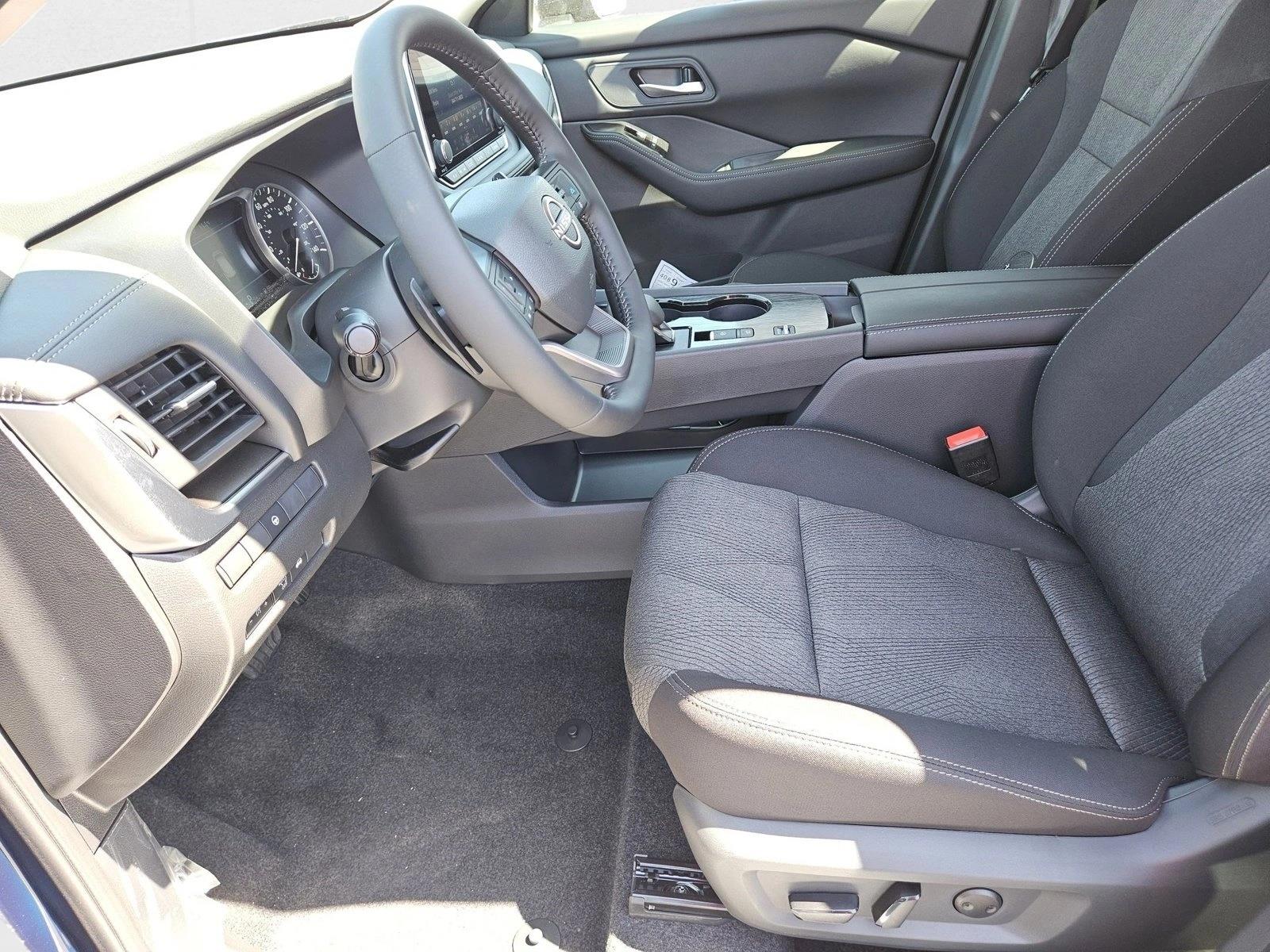 2026 Nissan Rogue SV photo 4