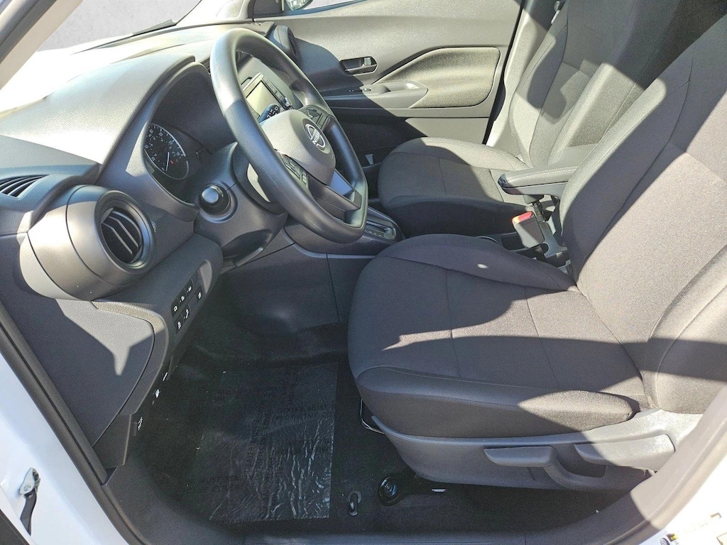 New 2025 Nissan Kicks Play S SUV