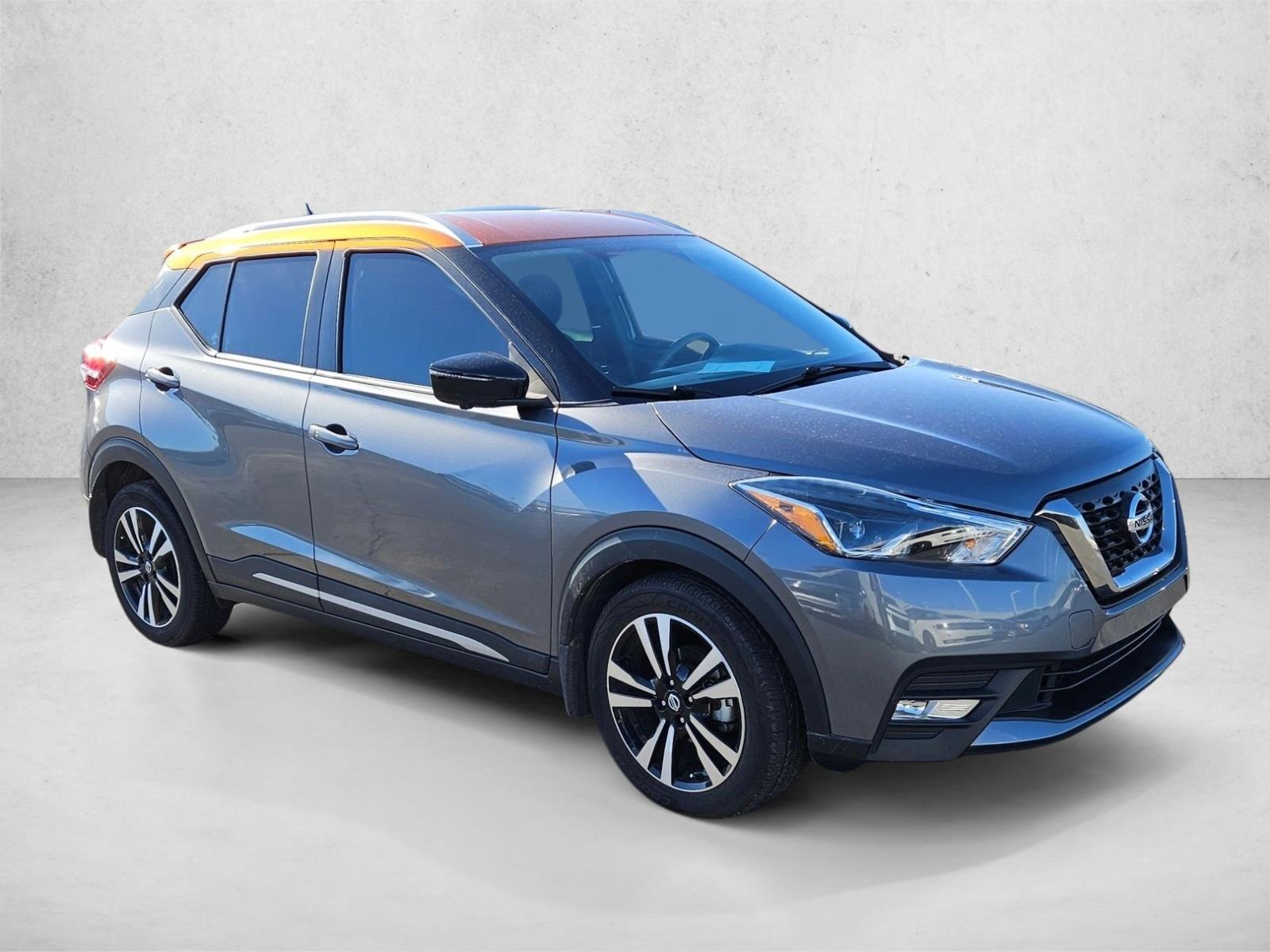 2018 Nissan Kicks SR photo 2