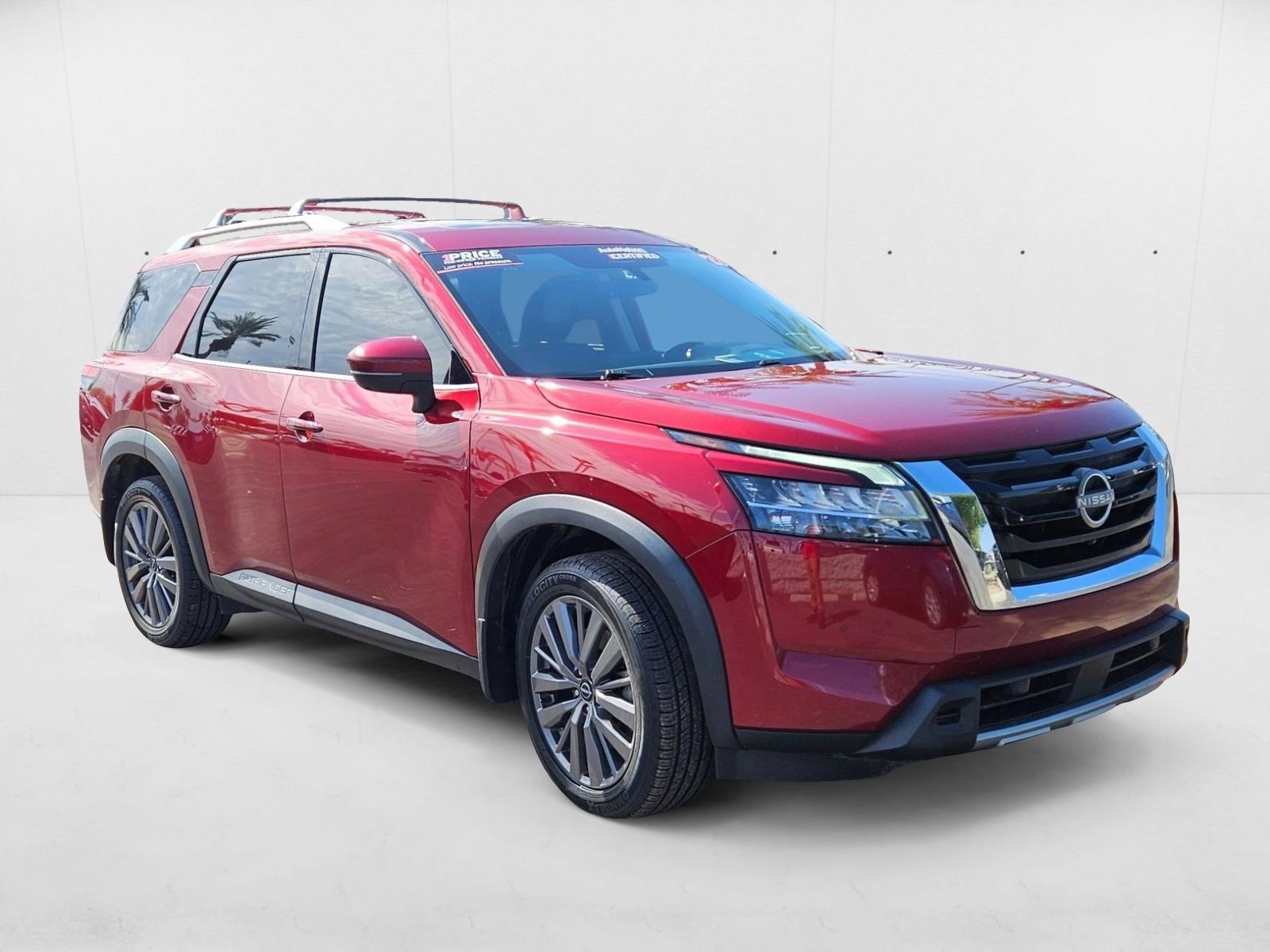 2023 Nissan Pathfinder SL photo 2
