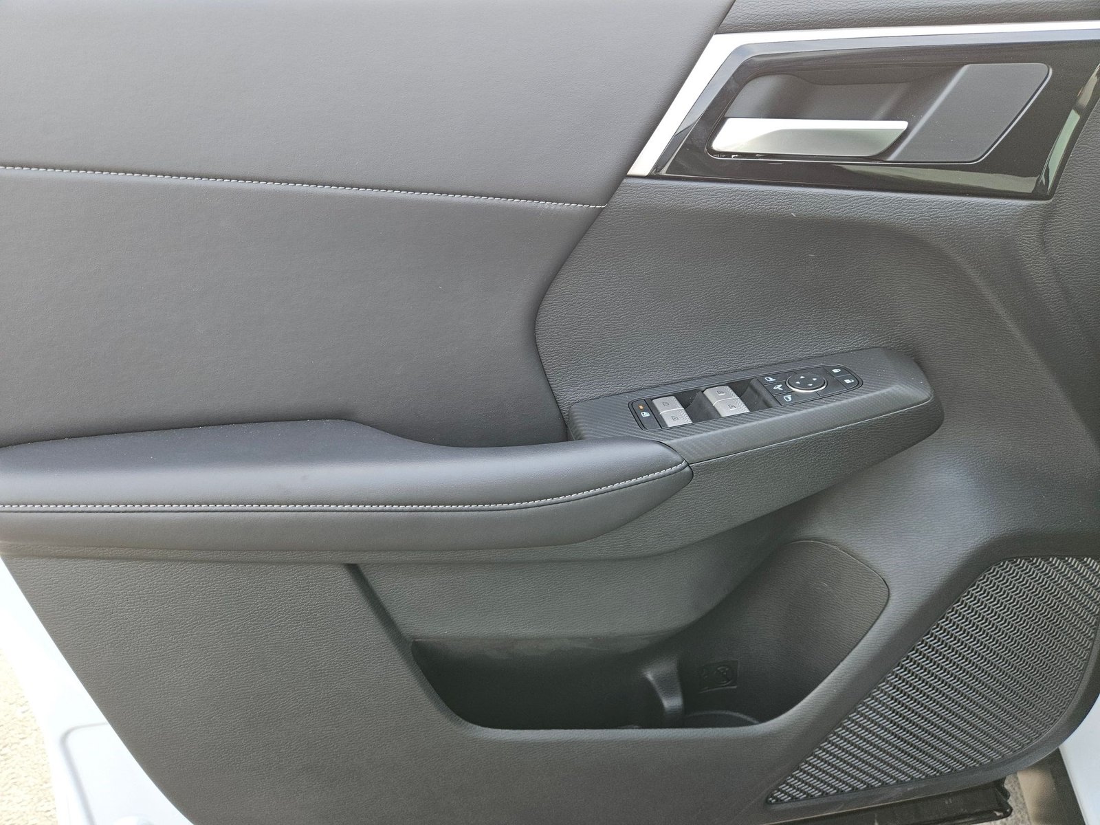2026 Nissan Rogue Plug-In Hybrid SL - Photo 11