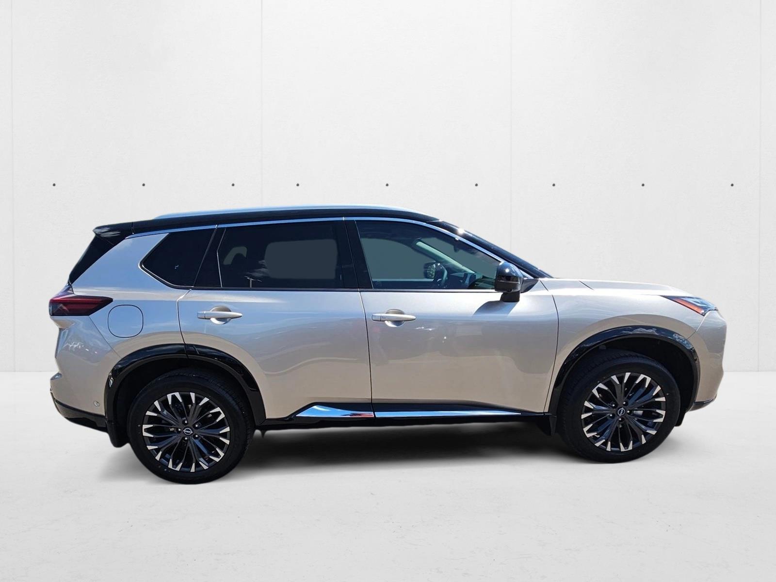 2026 Nissan Rogue Platinum photo 3