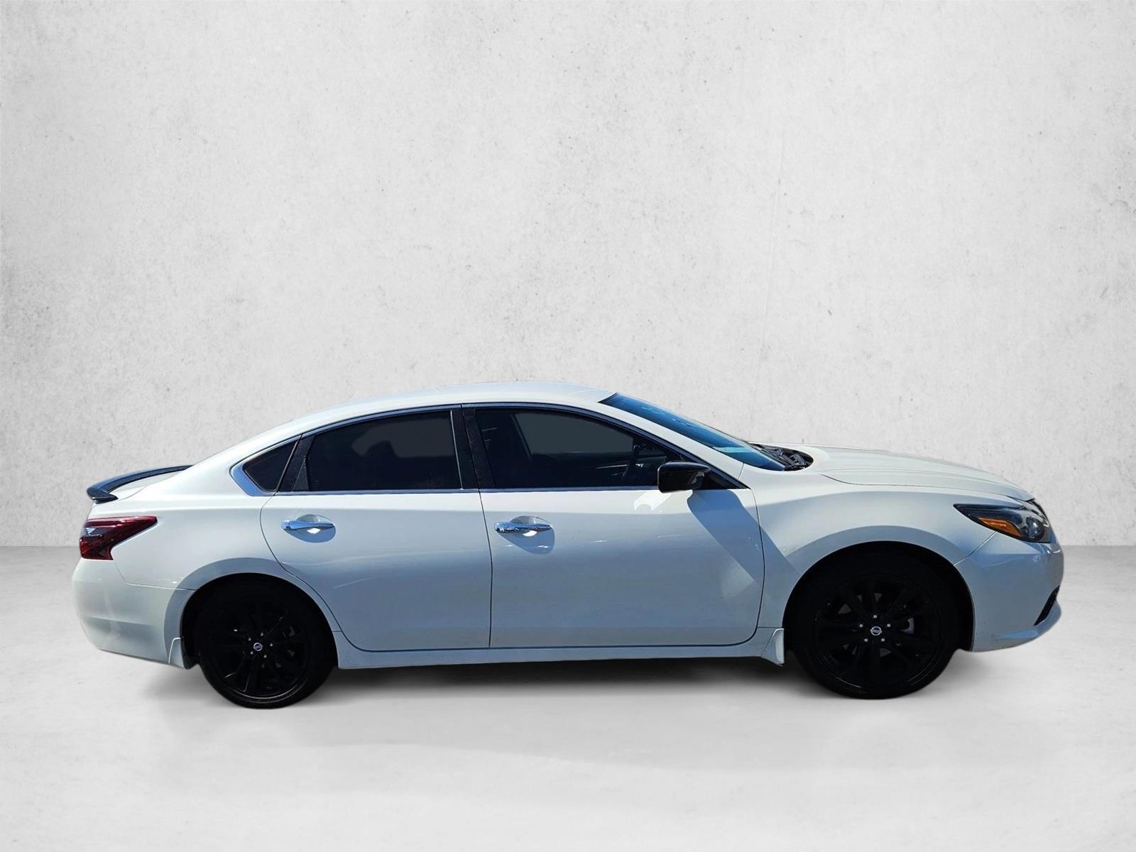 2017 Nissan Altima 2.5 SR photo 4