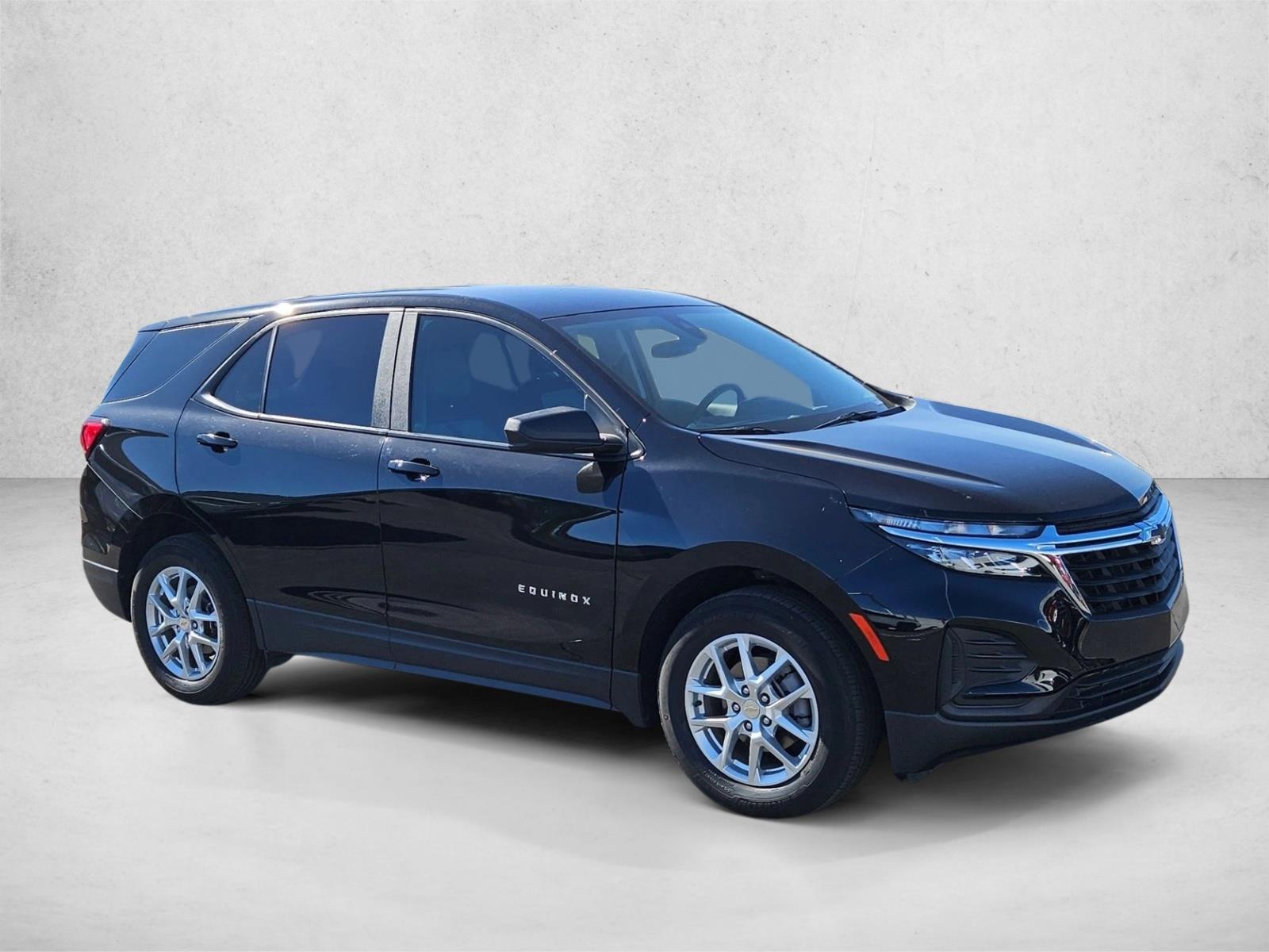 2024 Chevrolet Equinox LS photo 2