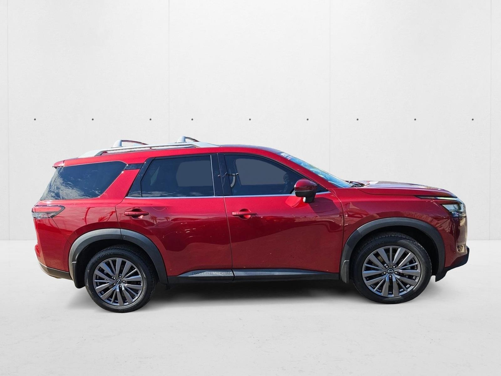 2023 Nissan Pathfinder SL photo 3